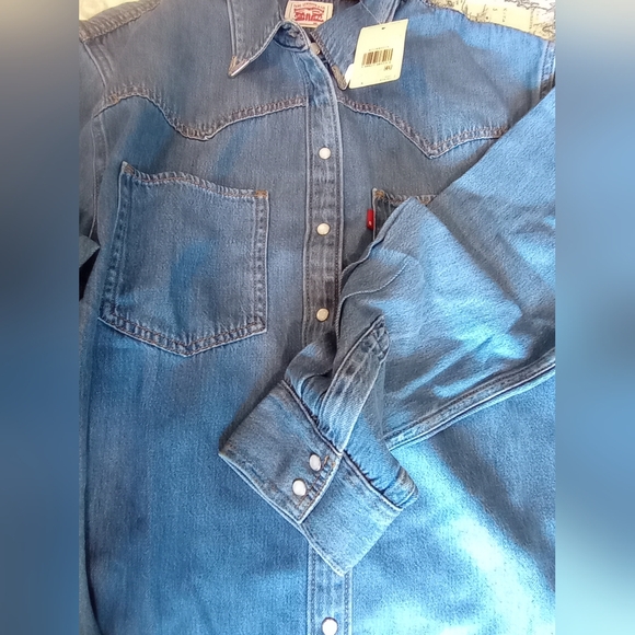 Levi's Solid Relaxed Fit Shirt Denim - Picture 9 of 14